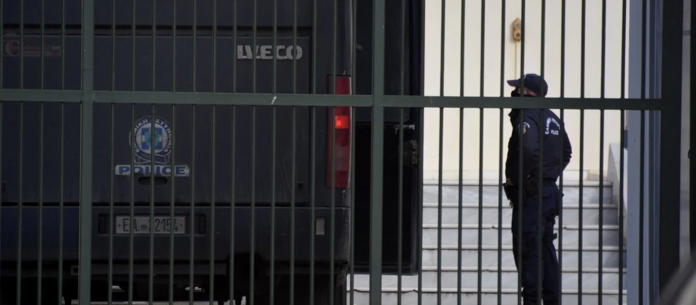 ΕΛ.ΑΣ: Κρατούμενος απέδρασε από το τμήμα Ασφαλείας Δάφνης